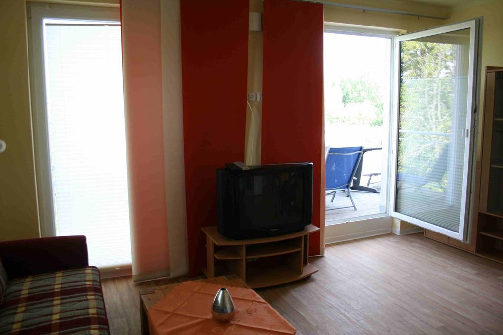Uebernachtung Bei Michael - Ferienwohnung Rostock Esterno foto